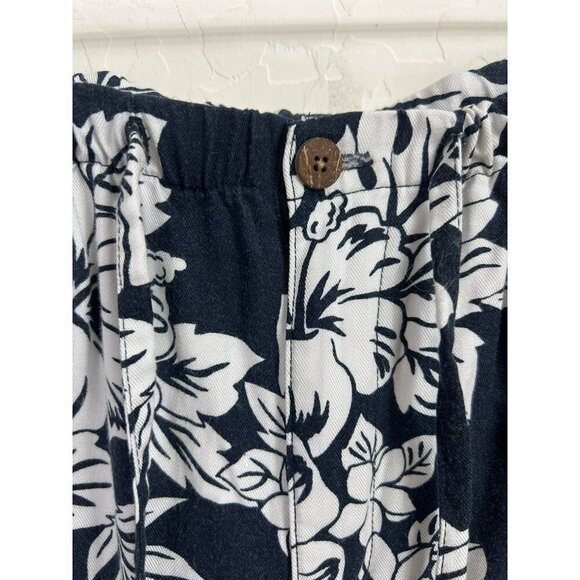 Ms. Lee Hawaiian Print Loose Fit Button Front Elastic Waist Zipper Shorts 7" Ins - Picture 3 of 8